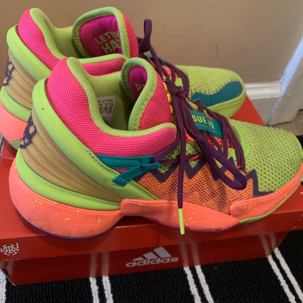Adidas, D.O.N Issue 2J Basketball shoe